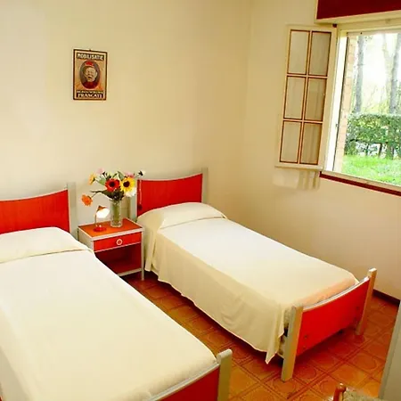 Pretty Duplex For 6 Guests In A Oasis In Lignano Riviera Villa